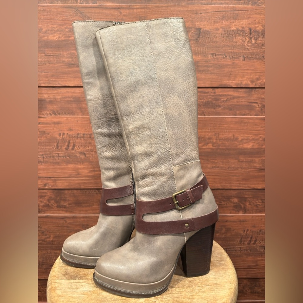 Brand NEW!
Never worn!